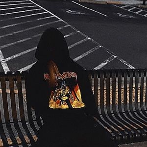 Selling clothes i can’t fit or don’t want.